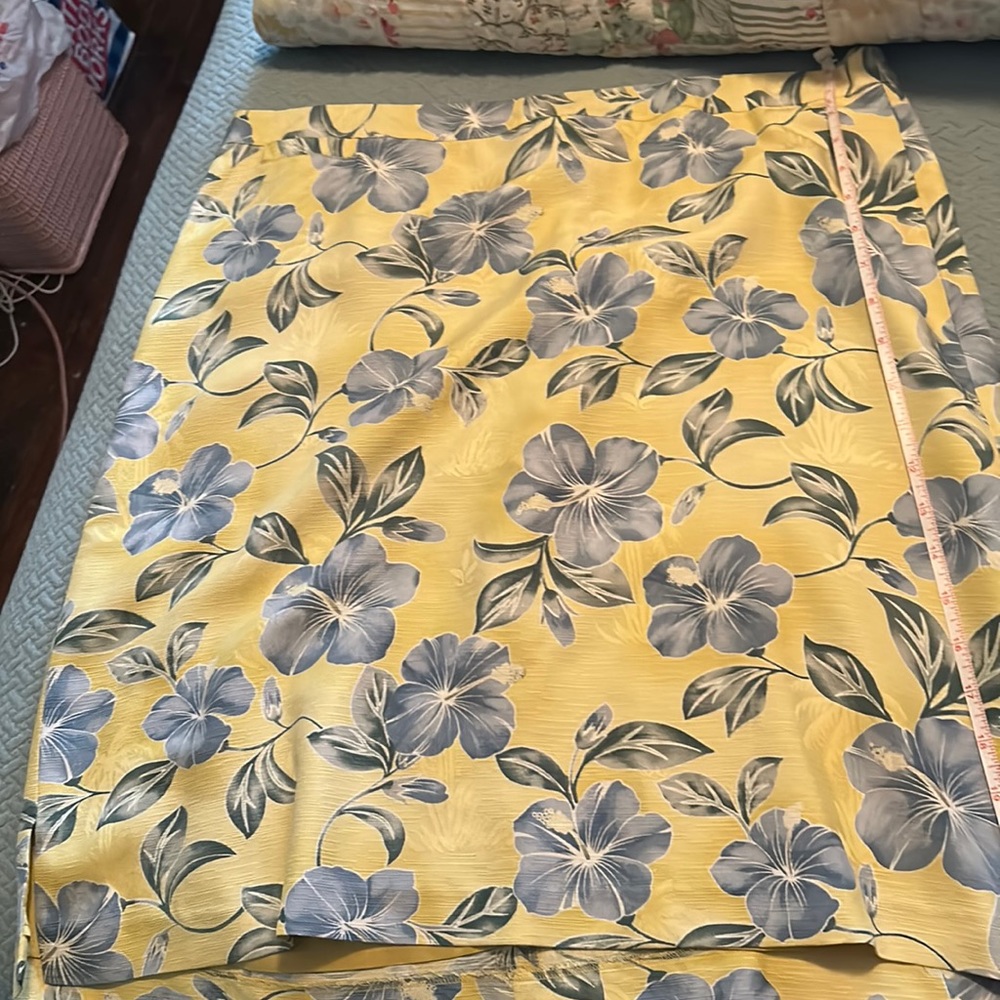 Beautiful Bermuda Bay 100% Silk Floral Skirt